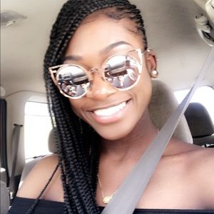 Meet your Posher, Denisha